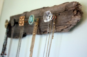 diy-wooden-necklace-holder-1